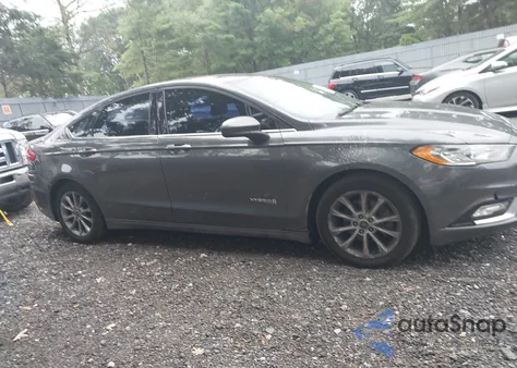 2017 Ford Fusion Hybrid Se z USA, uszkodzony, nr VIN 3FA6P0LU3HR238169